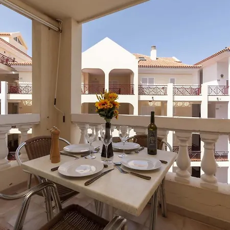 Castle Harbour 4 *